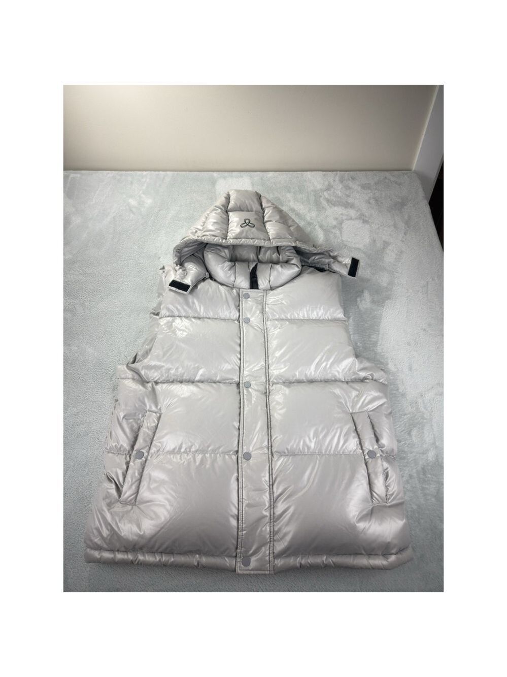 Aritizia TNA Mr Super Puff Grey Vest Men's Size XL 90% Goose Down 10% Feathers